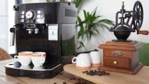 Kaffeemaschine mit Handmühle
